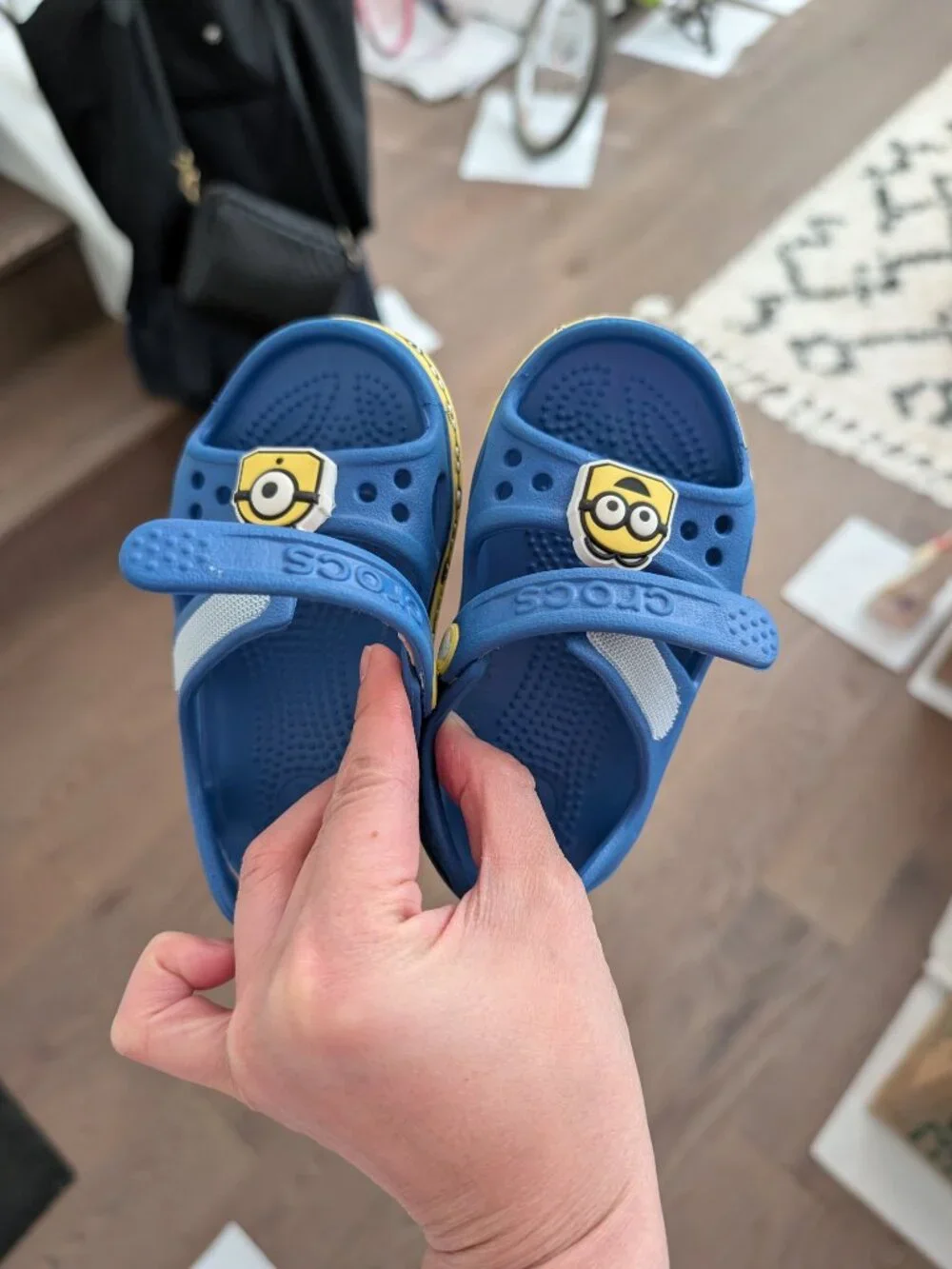 Crocs Minion Sandals C6 Like New